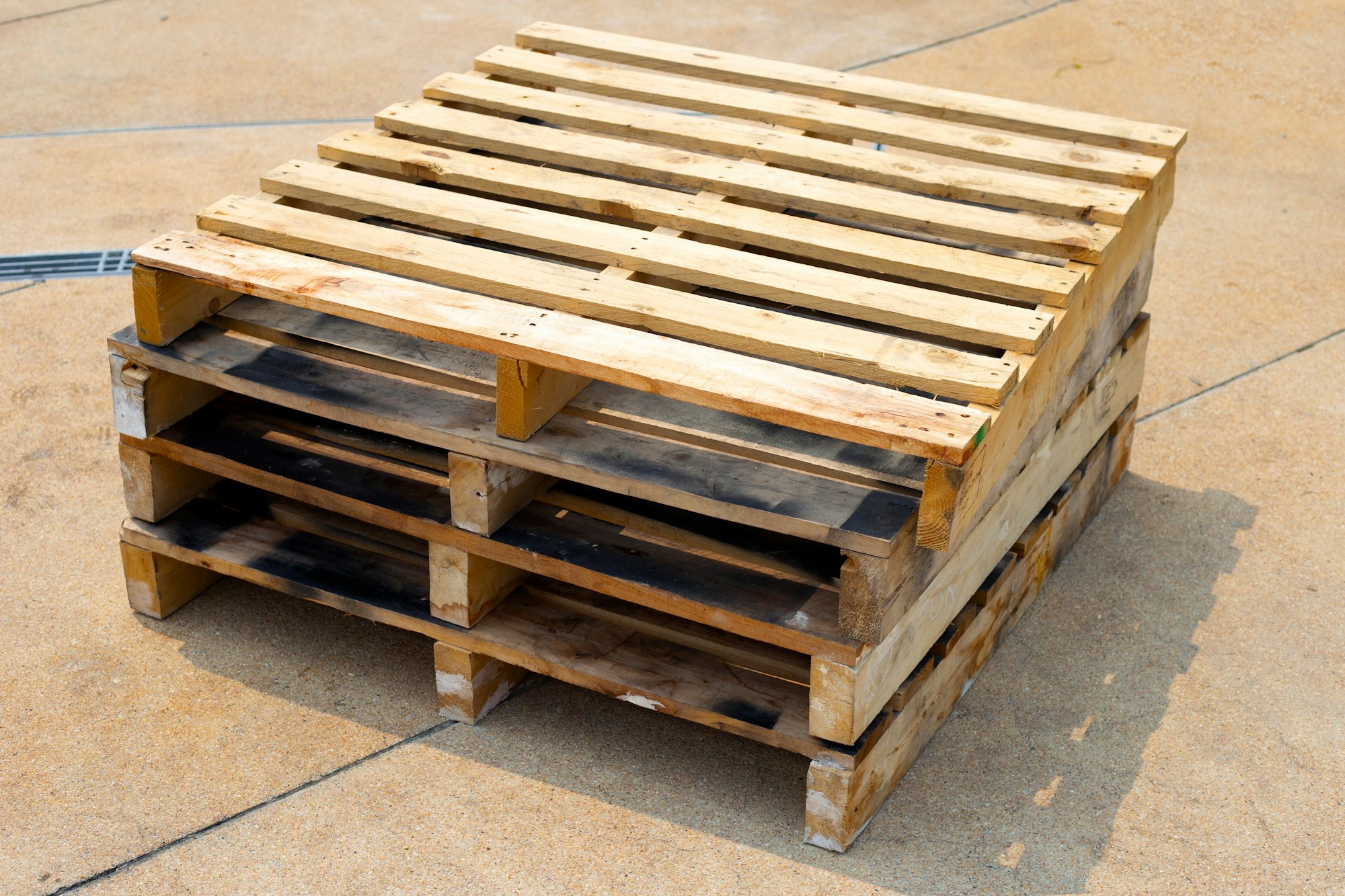 Wooden pallet for chemical products